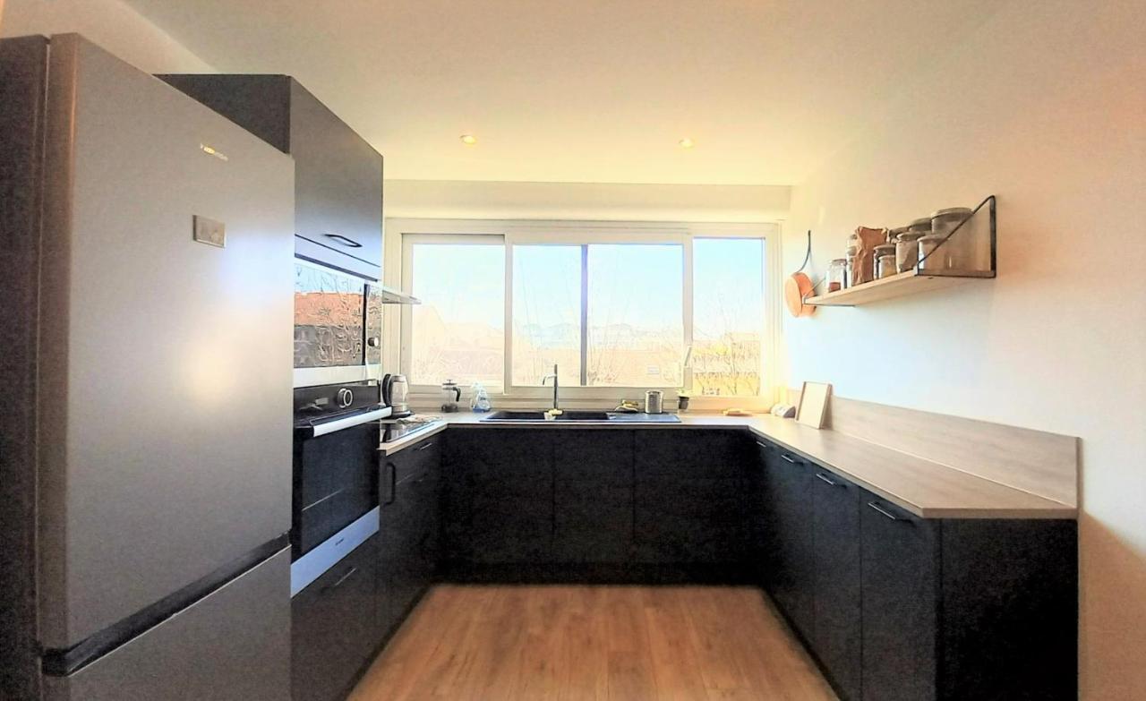 Magnifique Cocon - Metro A Republique - 2 Belles Chambres Avec Dressings - Wifi Gratuit - Netflix - Au Calme Absolu - Lumineux - Jardin Arbore Partage Dans La Residence Villeurbanne Exterior foto